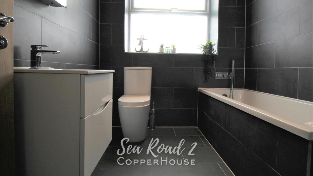 Beautiful Apartments On The Sea Front - Sea Road 2 フェリックストウ エクステリア 写真