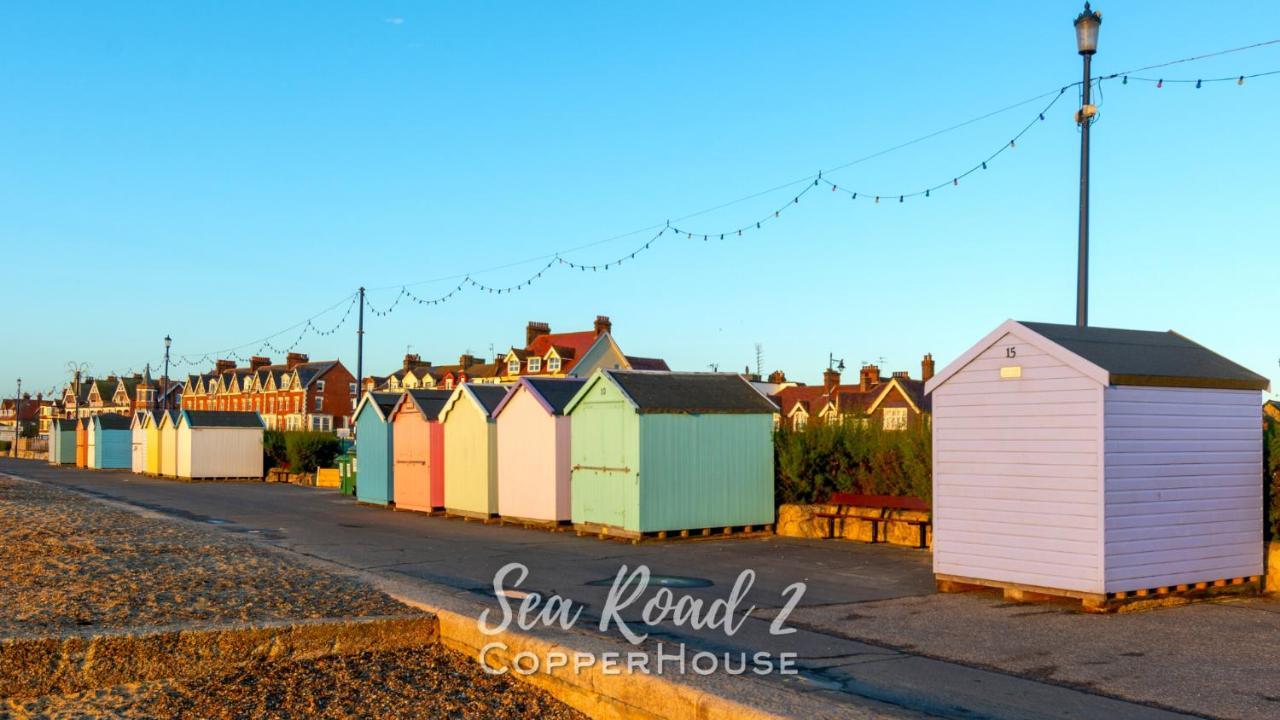 Beautiful Apartments On The Sea Front - Sea Road 2 フェリックストウ エクステリア 写真