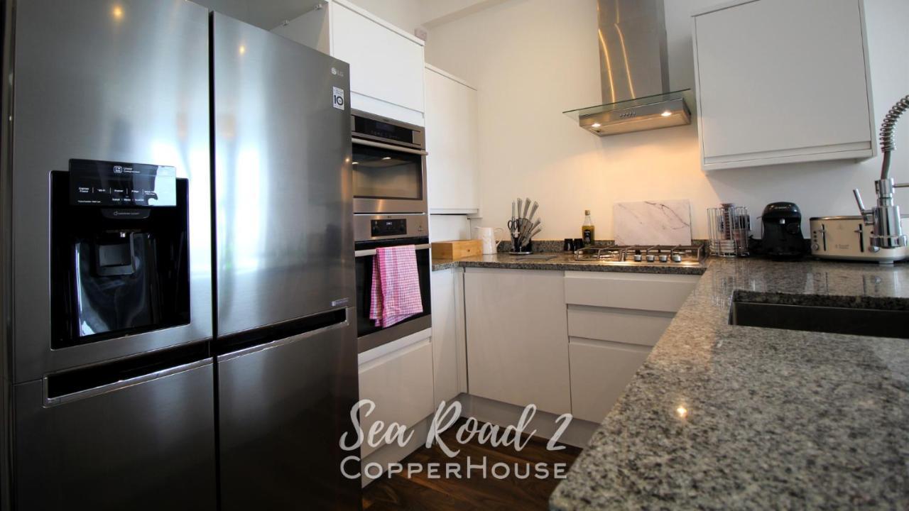 Beautiful Apartments On The Sea Front - Sea Road 2 フェリックストウ エクステリア 写真